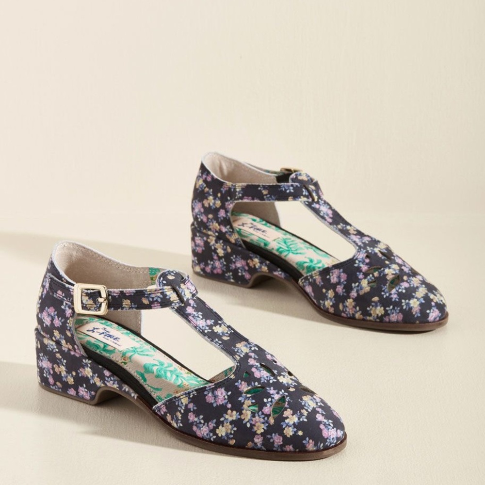 NIB 41 Miss L Fire Daisy T-Strap Black Floral Small Heels